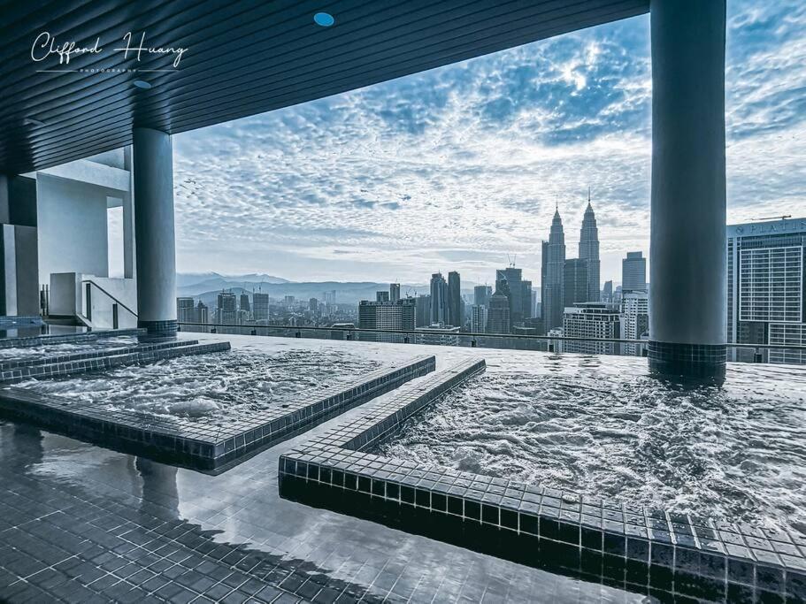The Colony By Infinitum Best Pool View Klcc Trx Merdeka 118 Kl Tower クアラルンプール エクステリア 写真